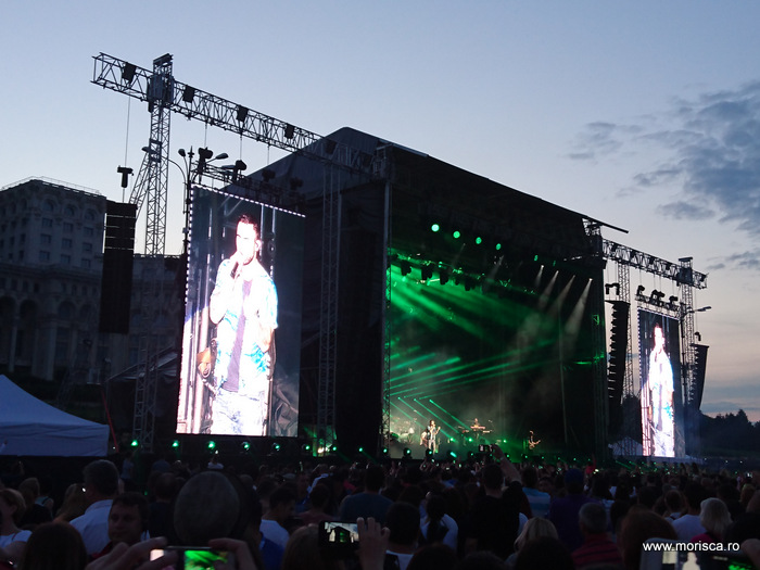 Concert Maroon 5 in Piata Constitutiei din Bucuresti - live