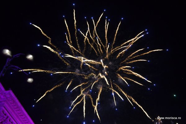 Artificii la lansarea Telekom in Romania in Piata Revolutiei din Bucuresti