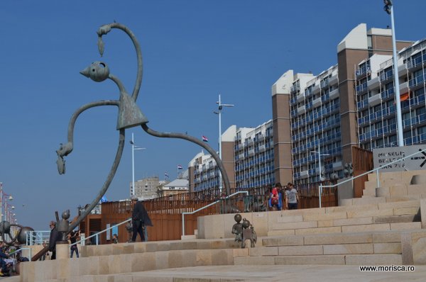 Statui plaja Scheveningen Olanda